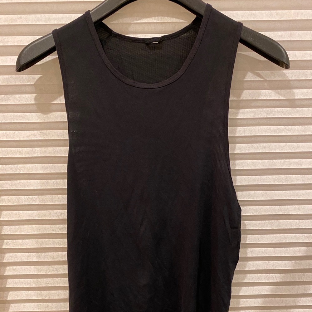 Black metal vent lululemon tank top